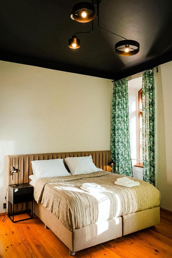 Apartamenty W Wiezy ชวิดนิตซา ภายนอก รูปภาพ