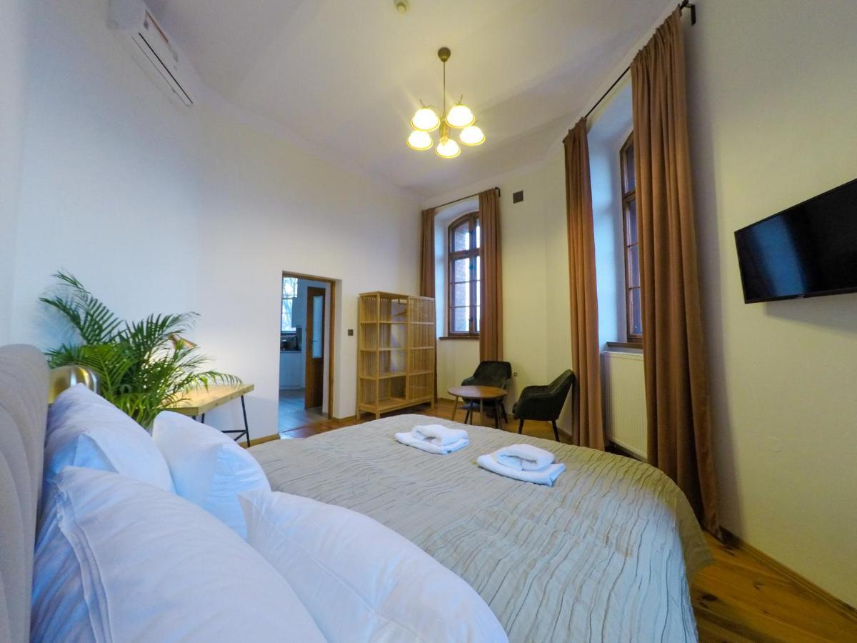 Apartamenty W Wiezy ชวิดนิตซา ภายนอก รูปภาพ