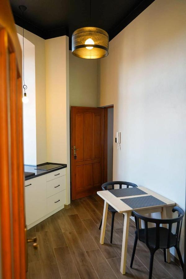 Apartamenty W Wiezy ชวิดนิตซา ภายนอก รูปภาพ